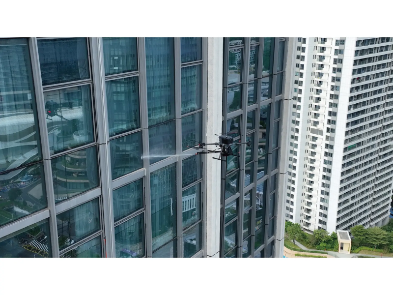 Effiziente Höhenreinigung: Das DJI Matrice M400 &amp;amp; WISSON Orion Komplett-Syste - Fassaden- &amp;amp; Solarreinigung mit Drohnen: Das WISSON Orion System